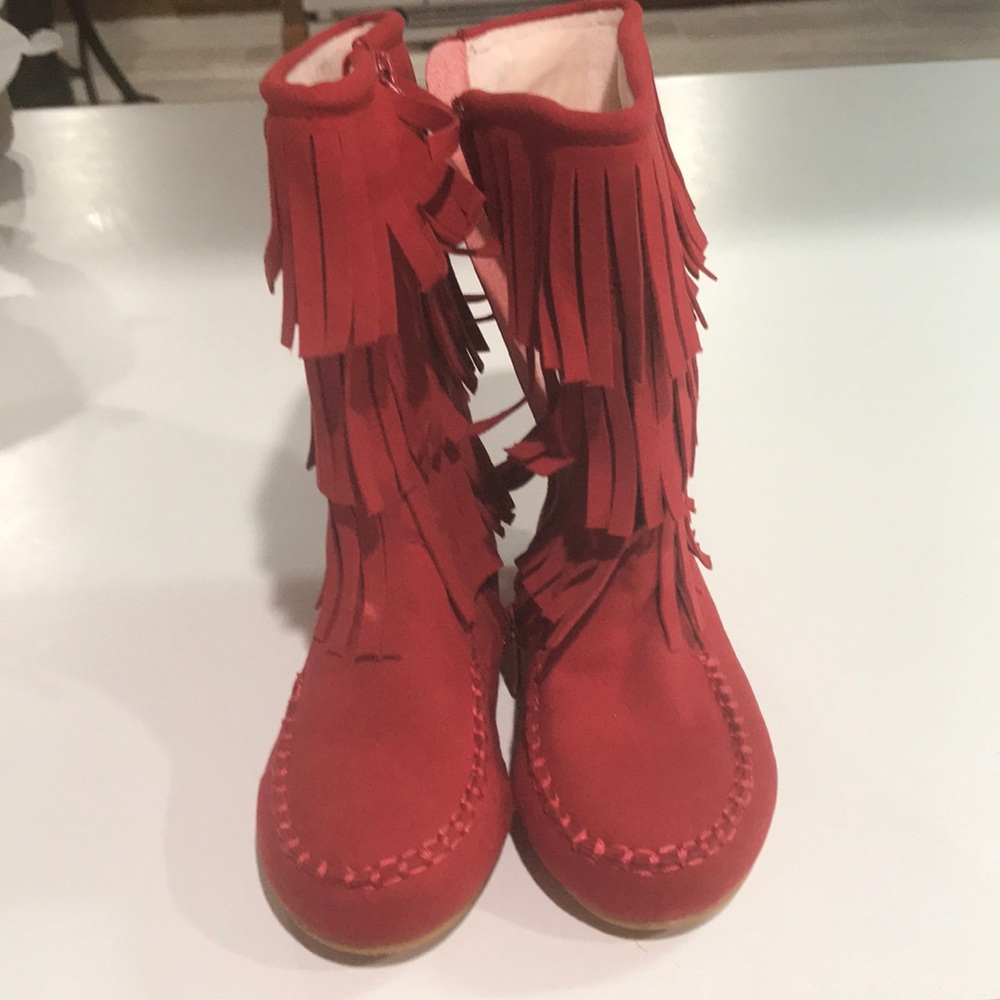Little girl suede boots